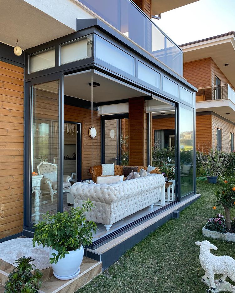 Lüks villa sürme cam sistemi