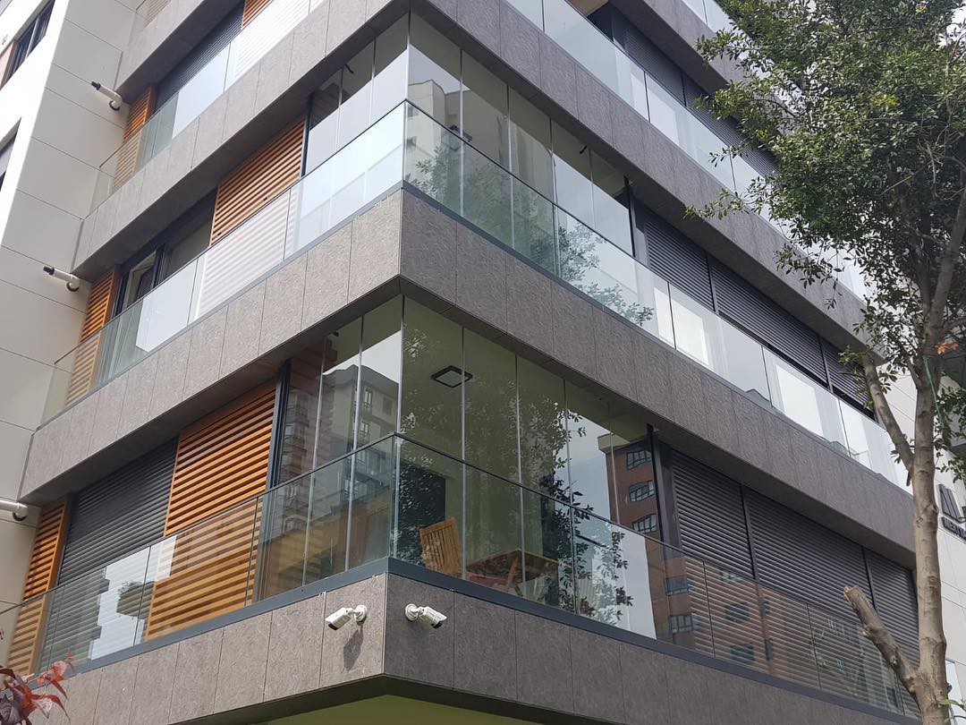 Köşe balkon cam sistemi dış görünüm